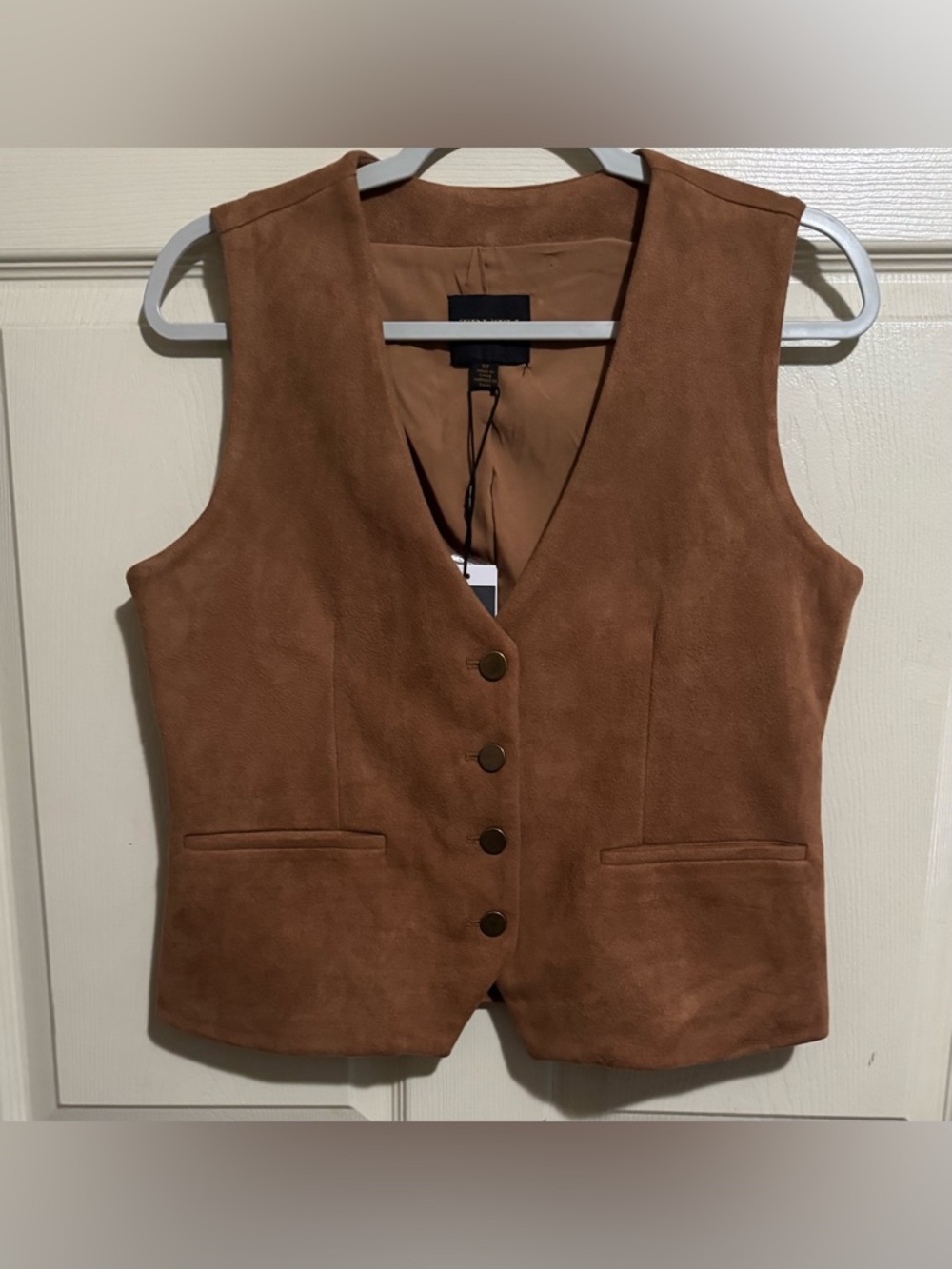 Truth by Reublic Women’s Tan Suede Button Vest, Small. NWT